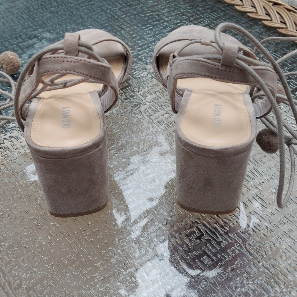Old Navy, beige sandals, size 9 - Picture 2 of 4